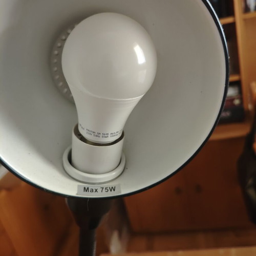 Desk lamp with flexible arm like new