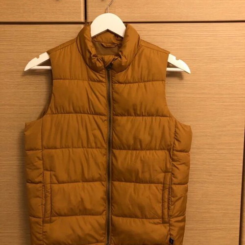 Gap sleeveless jacket for boys like new, size 134 cm