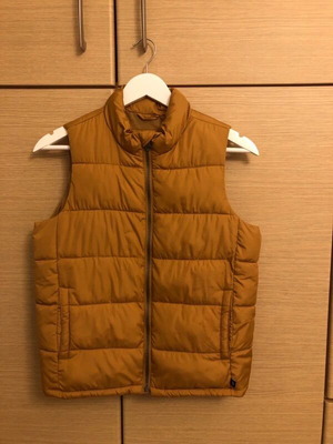 Gap sleeveless jacket for boys like new, size 134 cm