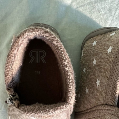 LaRedoute baby slippers like new, brown/beige with white stars, size 19