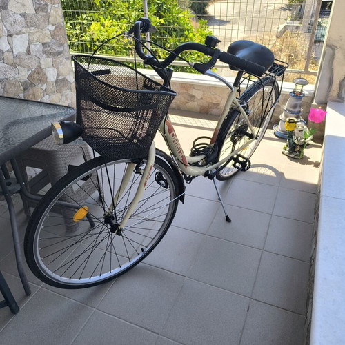 Orient 28" Women's Bicycle like new, beige