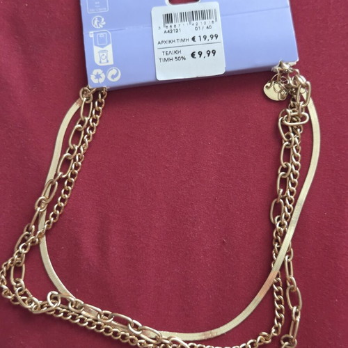 Claire's triple layered gold necklace