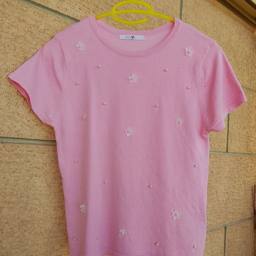 Pink short sleeve top with pearls, size S