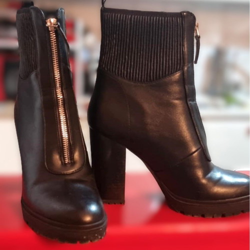 Migato women's black ankle boots like new, 10cm heel