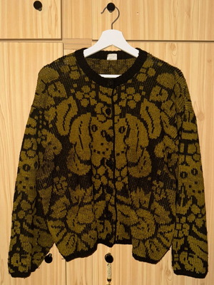 Cardigan like new, size L, black and orange