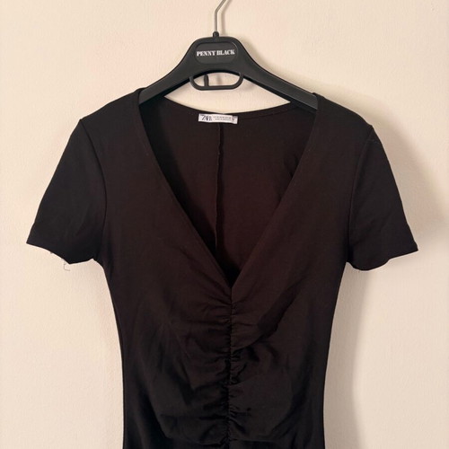 Black mini dress Zara like new, size M, elastic