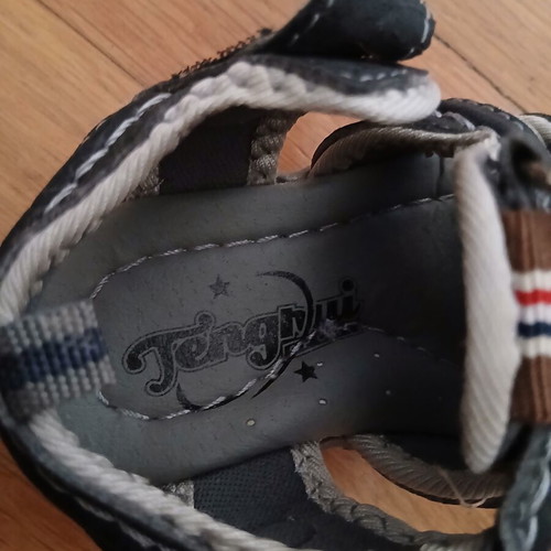Tengrui children's sandals size 20 like new, black and grey