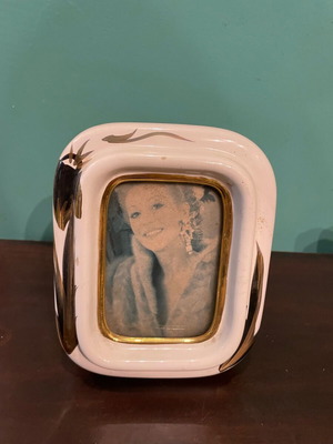 Antique frame gilded porcelain like new