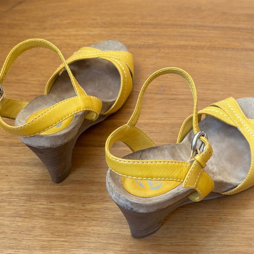 Leather sandals used size 40 yellow with 9cm wooden heel