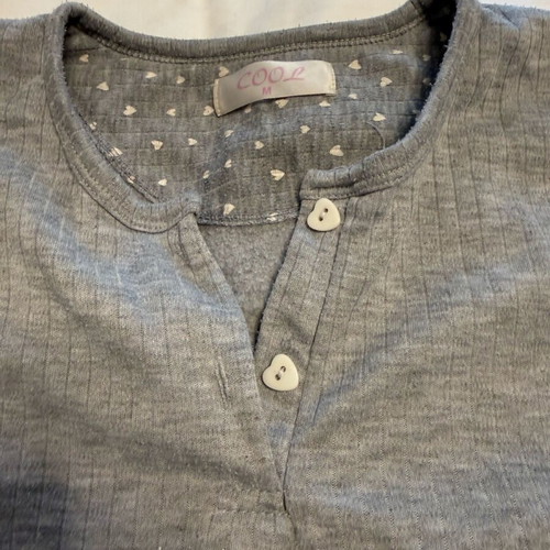 Women's gray pajama set used with hearts and fleece lining