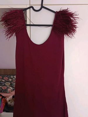 T-shirt with feather sleeves like new, red