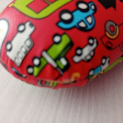 Children's glasses case with vehicle theme