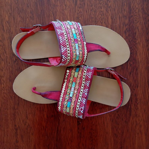 Boho sandals GOGO Shoes size 40 like new, multicolor red