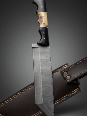 Damascus Handmade Knife 300+ Layers with Ram and Buffalo Horn Handle like new
