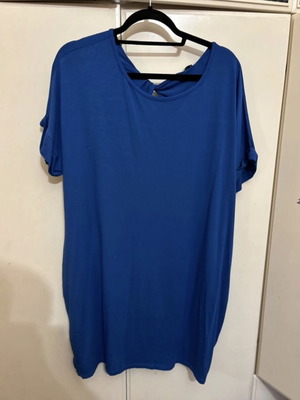 Blue tunic new with tags, size XL