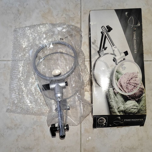 Magnifying Glass with Stand double lens 2x/4x like new for crafts