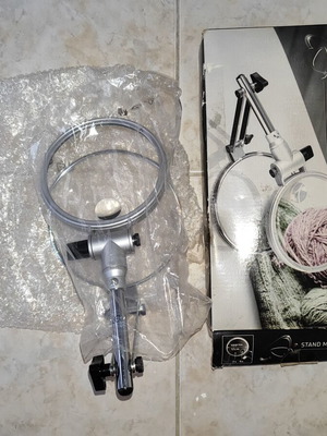 Magnifying Glass with Stand double lens 2x/4x like new for crafts