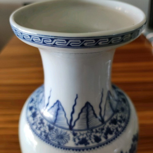 Chinese large porcelain vase hand-painted new