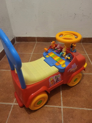 Winnie the Pooh ride-on car with sounds and storage