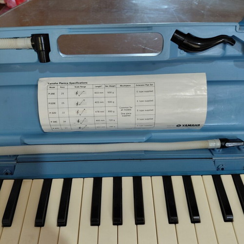 Yamaha P-32D Pianica like new with case and accessories