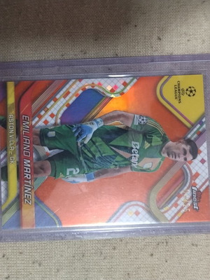 Emiliano Martínez 04/25 collectible card new