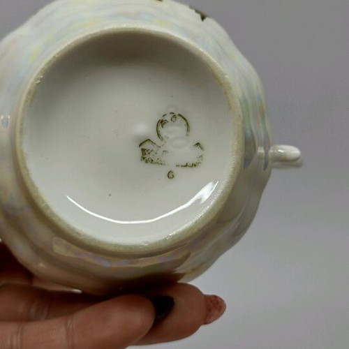 Porcelain sugar bowl with roses and gold trim like new