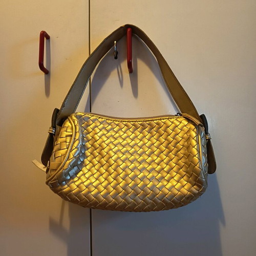Vintage gold shoulder bag used in good condition