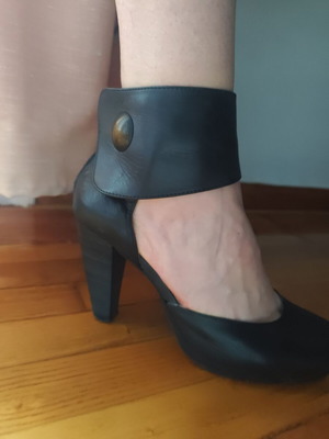 Sixty Seven pumps size 38 used, black and grey leather