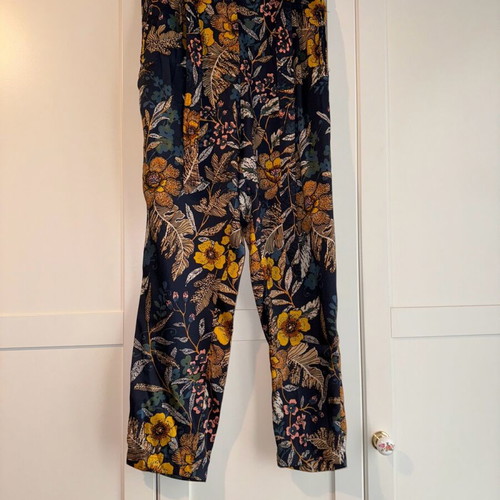 Stradivarius satin floral pants used, size 38, blue