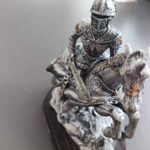 Equestrian Knight Figurine used with full armor and sword