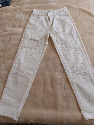 Jeans with rips and pearls new, slim fit, size 27