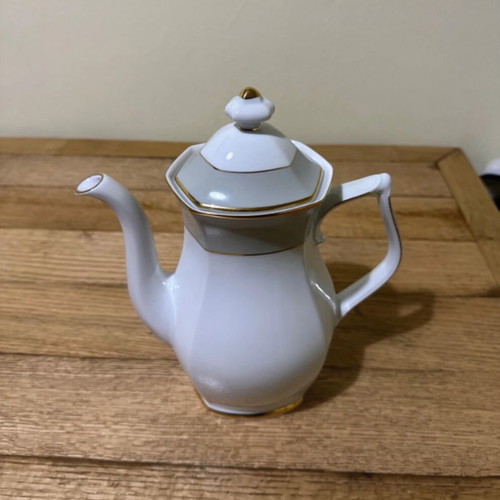 Porcelain teapot like new, collectible piece from Bavarian Germany