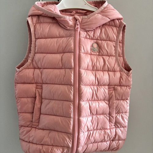 Benetton sleeveless jacket pink size 4-5 like new