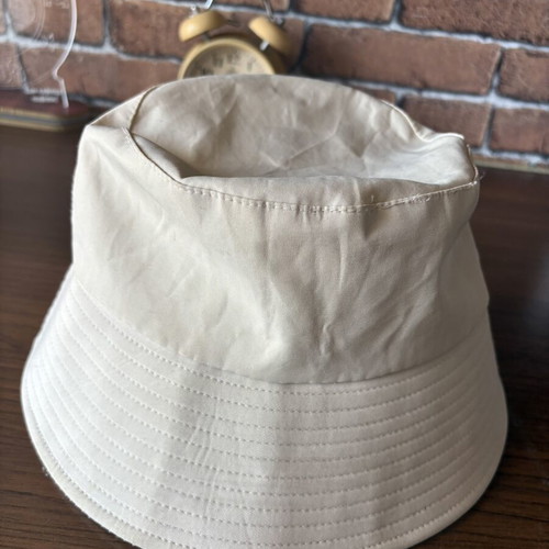Prada bucket hat like new, beige