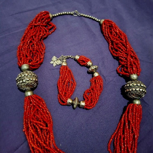 Necklace and bracelet vintage multi-strand set with coral like new, red and silver