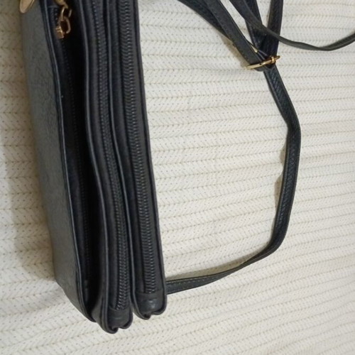 Celestino shoulder bag new, black with three zip compartments