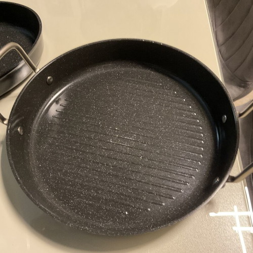Nonstick frying pan and grill pan set like new, granite coating