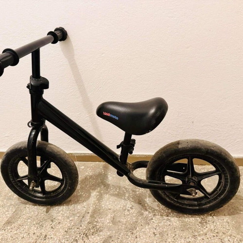 Kiddimoto Super Junior balance bike used for toddlers
