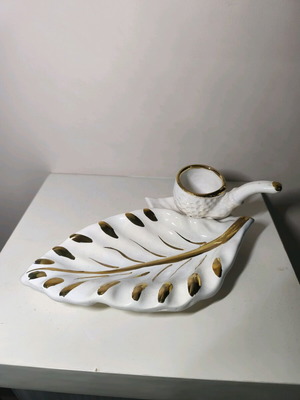 Vintage ceramic decorative leaf with tealight holder and gold details like new