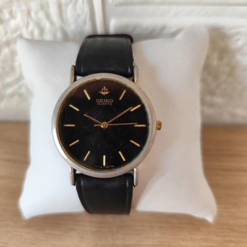 Seiko Quartz watch model 5Y30-7000 used, vintage, black