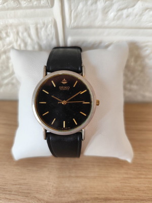 Seiko Quartz watch model 5Y30-7000 used, vintage, black