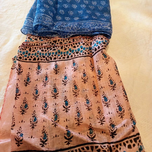 Set of 2 women's scarves used, blue with wear and pink floral