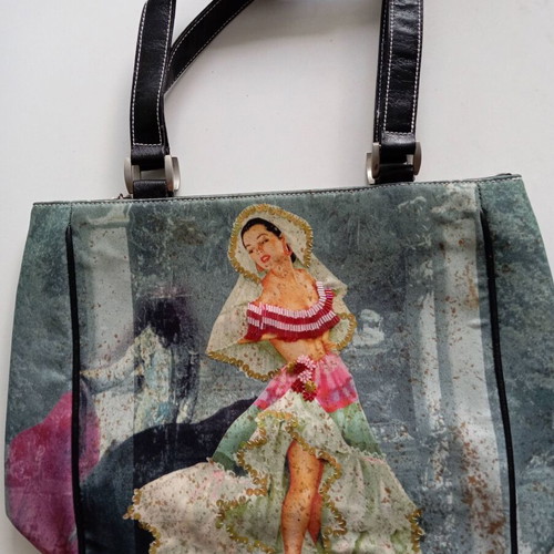 Vintage shoulder bag with Mexican motif and embroidery like new