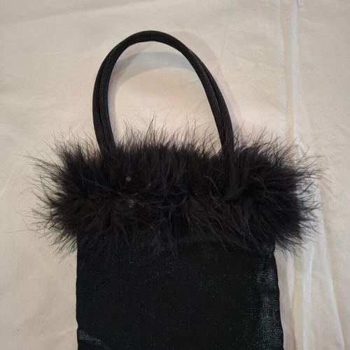 Black handbag used with fur detail