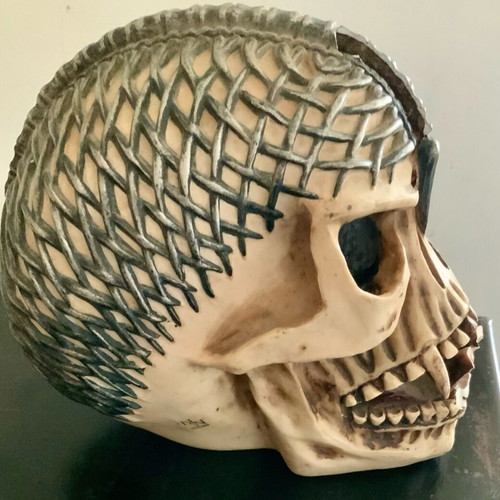 Collectible Gothic skull Nemesis Now used, original 2005