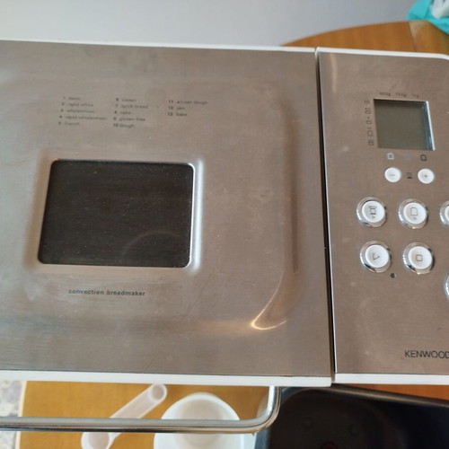 Kenwood BM350 breadmaker used with recipe book