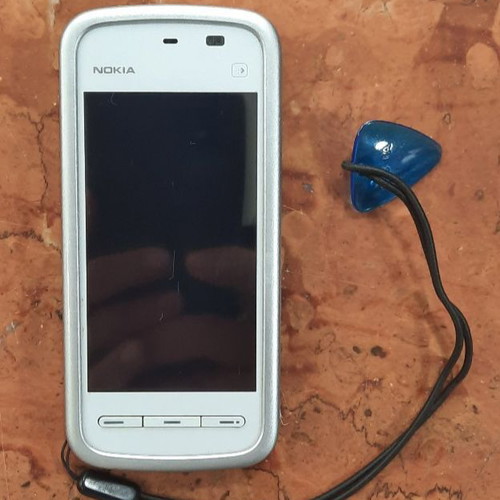 Nokia 5230 128MB white with pen and charger like new
