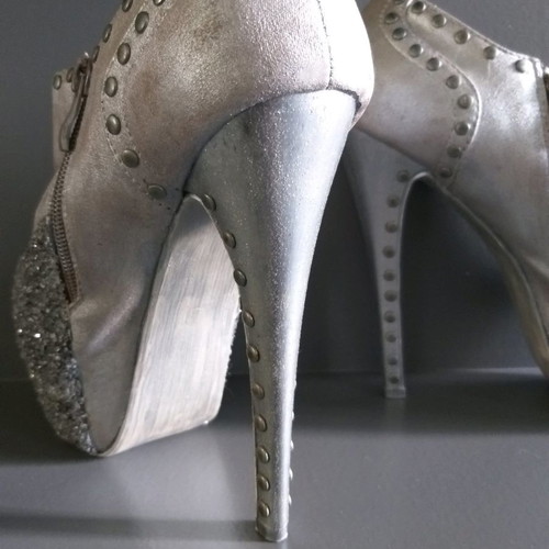 Silver ankle boots like new with inner platform and studs