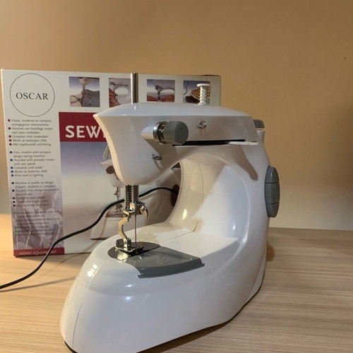 Sewing machine with battery like new with box and unused accessories