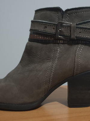 Γυναικεία μποτάκια Rizzoli suede γκρι μεταχειρισμένα νούμερο 39